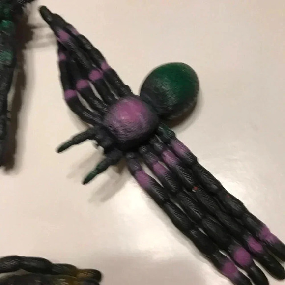 Black Spider Napkin Rings 1994 Bendable Halloween - Picture 2 of 8